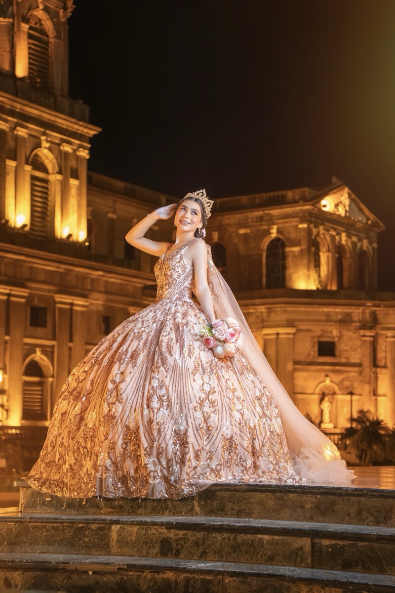 Vestido champagne en la Catedral Vieja